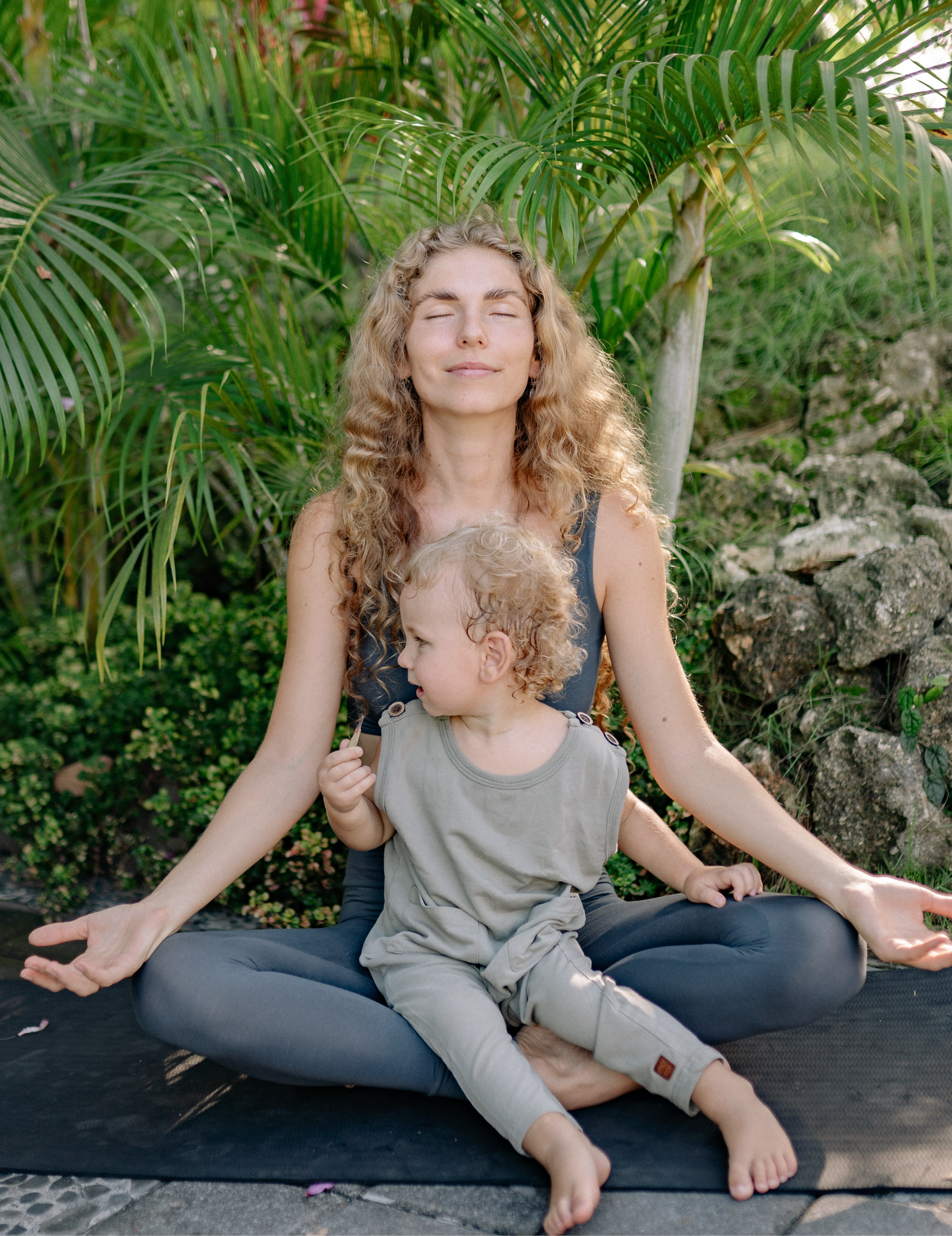woman meditating@4x
